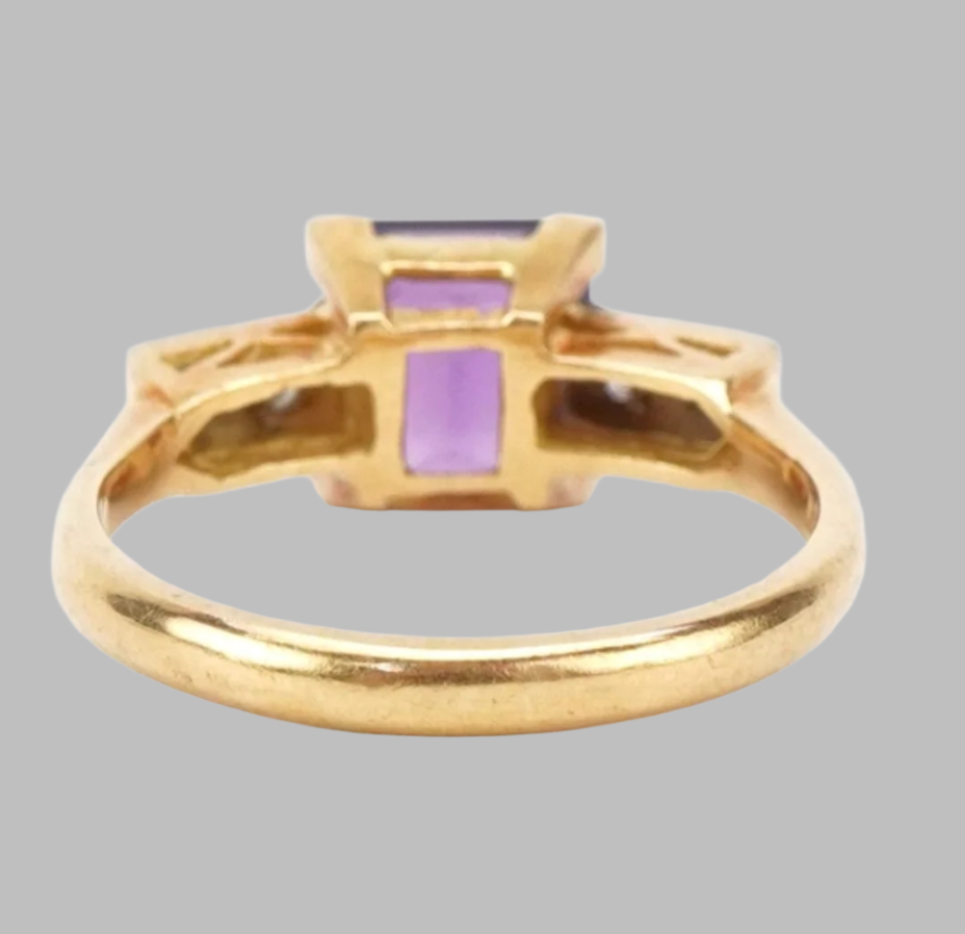 Vintage Art deco style 18k gold amethyst ring with diamond set shoulders, 7.25