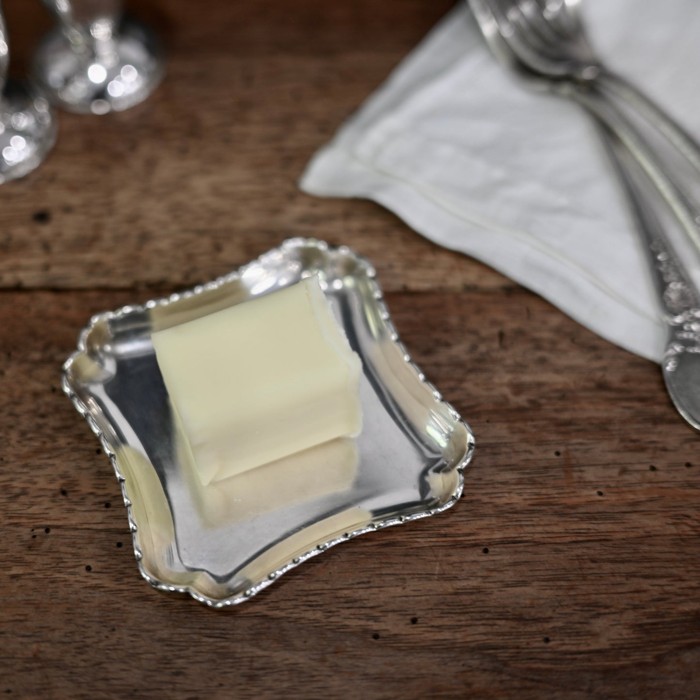 Tiffany & Co. Art Deco small sterling silver tray, by Richard Comyns, London 1932