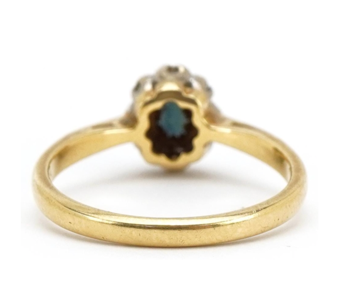 Beautiful 18k gold oval cut sapphire and diamond cluster ring, Size 6 US, L UK